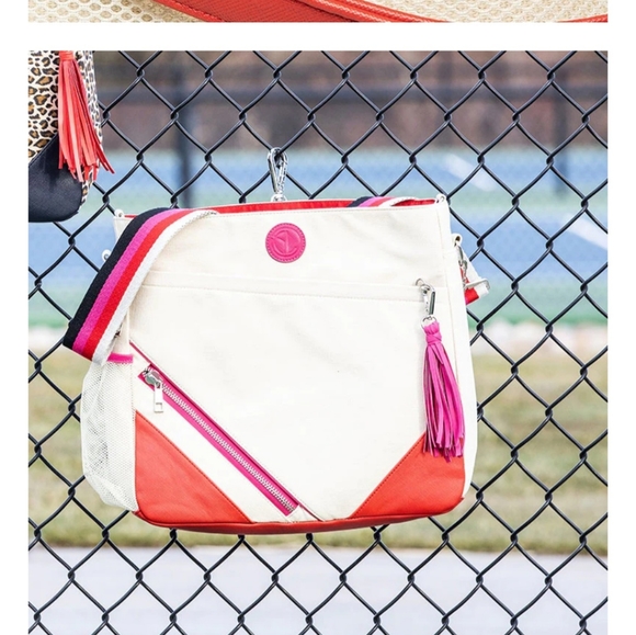 Georgie and Lou, the Parker Pickleball Bag Durable yet Lightweight - Picture 3 of 6